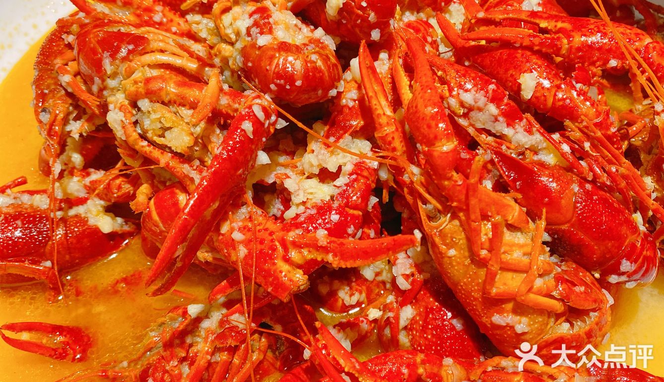 来一口是外皮酥脆,而且羊肉鲜嫩!是我喜欢的味道!