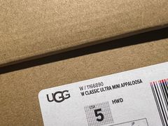 -UGG(燕莎奥特莱斯购物中心店)