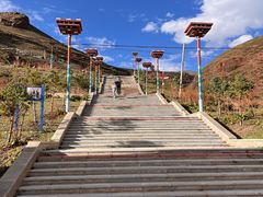 -比如骷髅墙景区