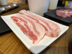 厚切五花肉-·缸桶屋·韩式牛肋条自助烤肉(西湖D11店)