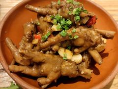 老武汉烧鸡爪-霄汉牛三鲜湖北砂锅菜(万松园2店)