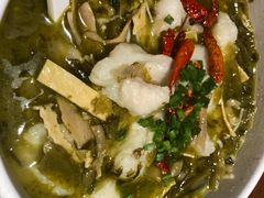 -渝是乎酸菜鱼(龙旗购物中心店)
