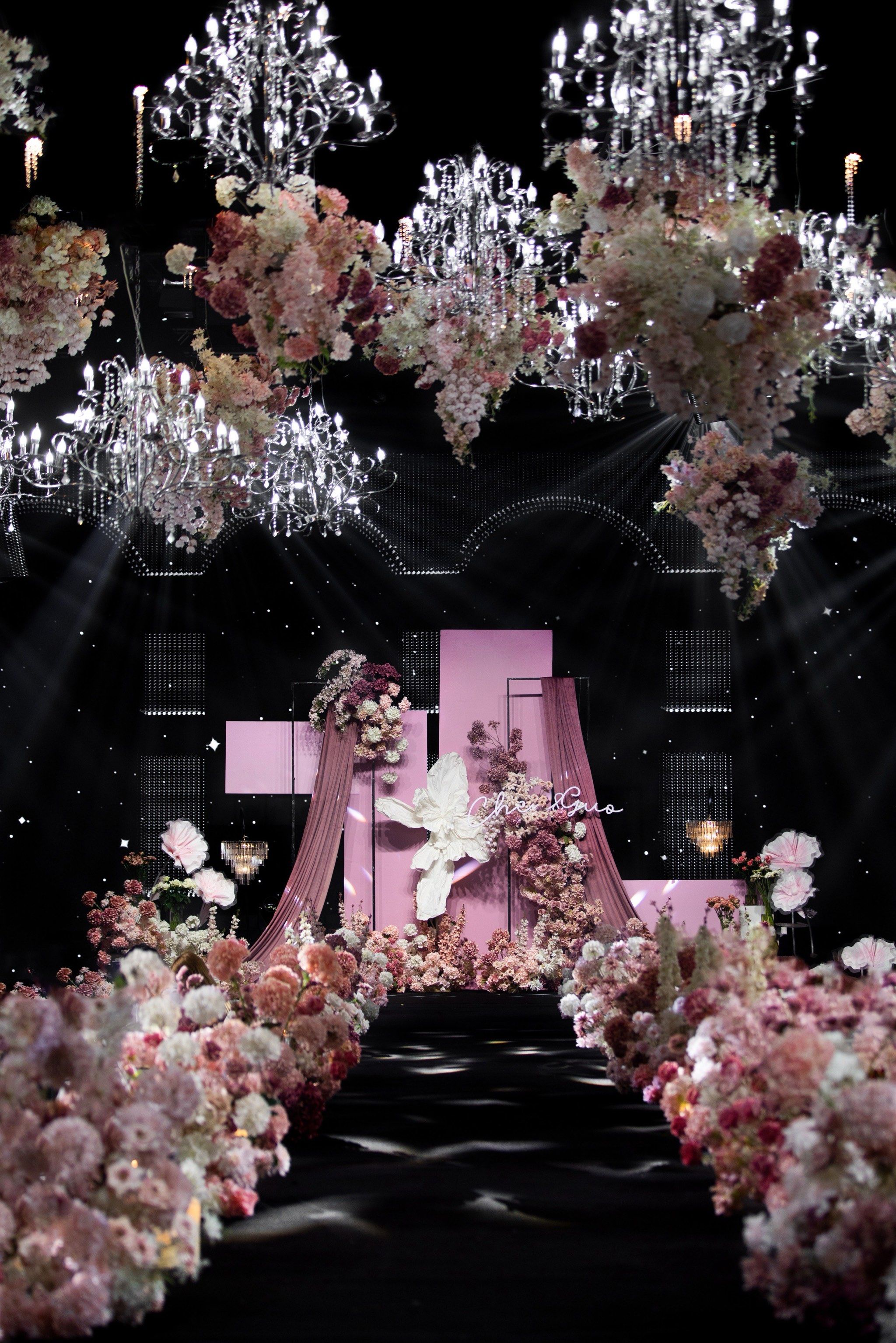 爱在浪漫婚礼背景下