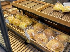 -顶东面包花园·生日蛋糕(世博店)