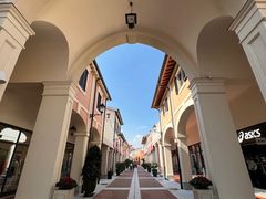 -佛罗伦萨小镇广佛名品奥特莱斯(疏港路店)