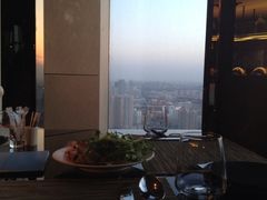 景观位-唐拉雅秀酒店-西锦汇空中BBQ·思创餐厅