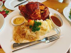 烤猪肘配酸菜土豆泥-兰特伯爵西餐厅·啤酒屋(方庄店)