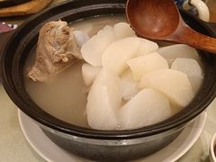萝卜骨筒煲-沙龙酒家