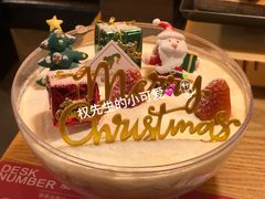 草莓酸奶圣诞球-逸绮瑶澜Miss Mousse Cake蛋糕(三里屯SOHO店)