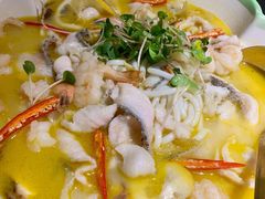 花开酸汤鱼虾跳-蜜桃花开·中西融合菜E&W(南长街店)