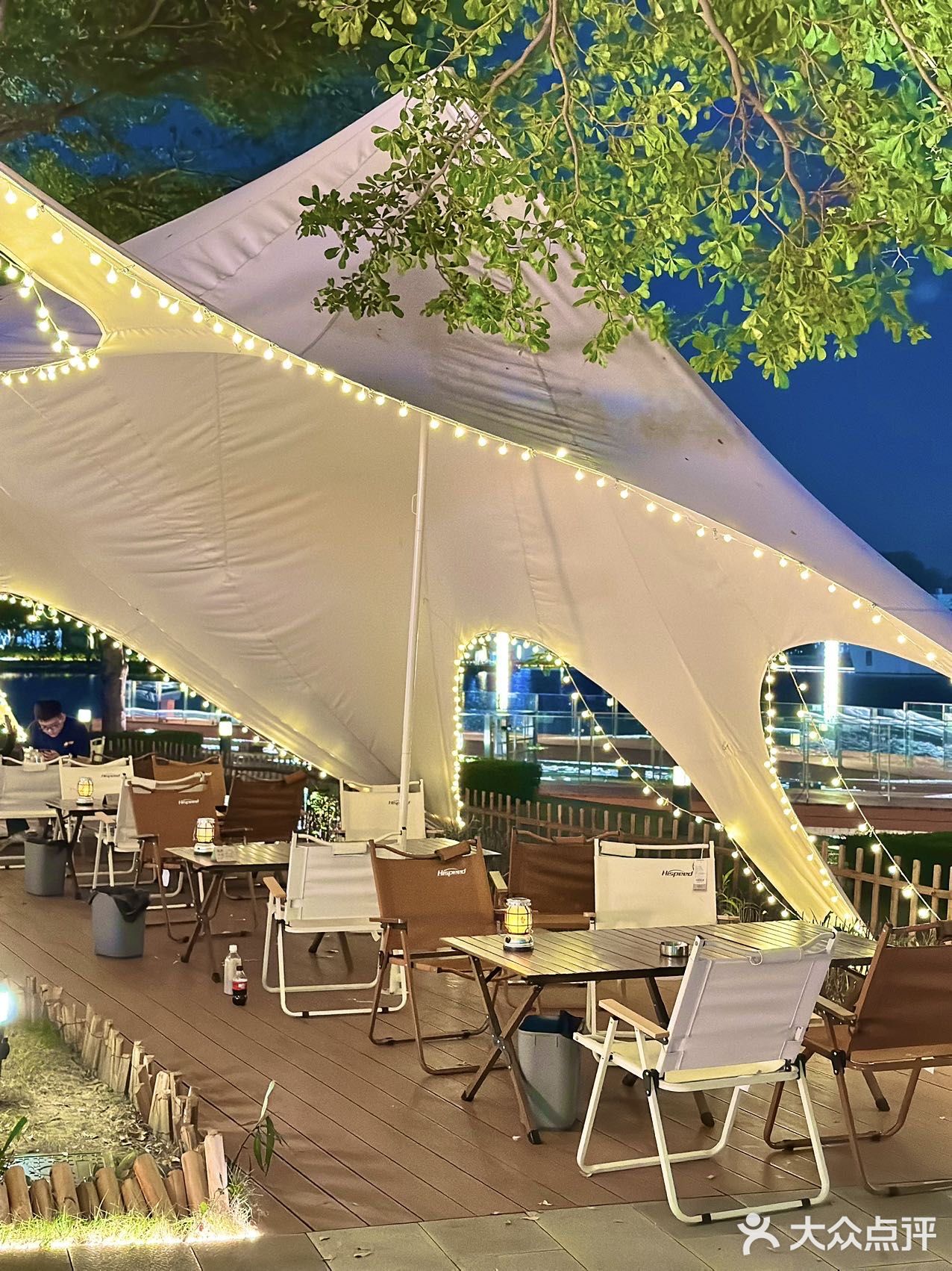 打卡深圳zui美的湖边烟花环境地🏕️