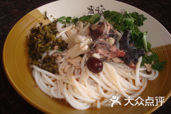 花旗参乌鸡汤粉