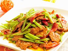 菜梗炒牛肉-鑫小城故事·砂锅·排骨藕汤(兴业路店)