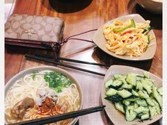 -亮亮面馆(经六路店)