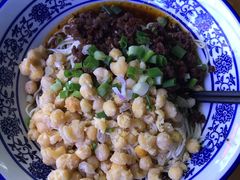 -渝之汇牛肉豌杂面