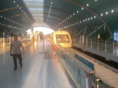 -龙阳路磁悬浮列车总站-停车场