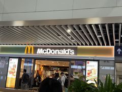 -麦当劳(上海虹桥站30B检票口楼上)