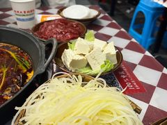 -赵美丽·重庆社区火锅·直营店(火车东站·中豪国际店)