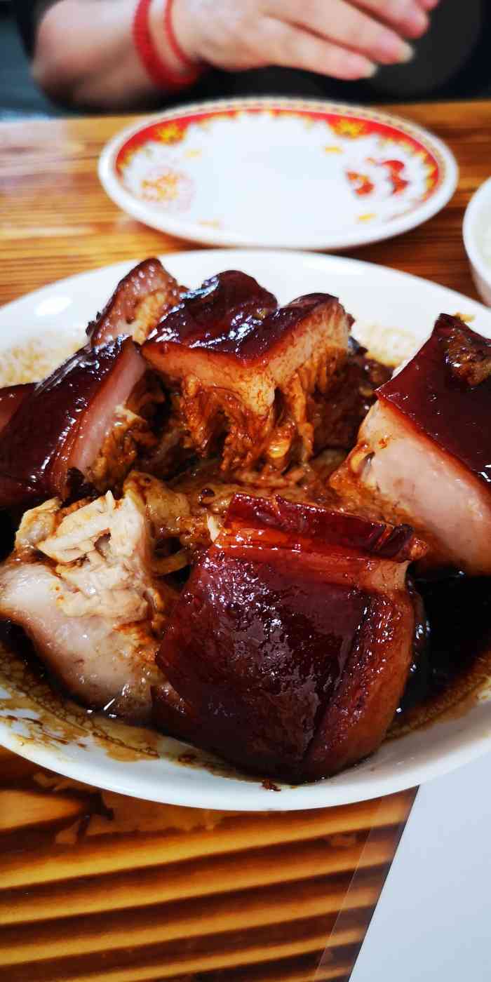 贾老板缸肉馆(海宁盐官古城店)-"整个古镇没啥人气,周围在修造,走一圈