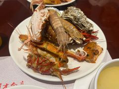 -荣誉国际酒店-云顶旋转餐厅