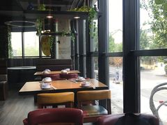 靠窗位-阿洪锅贴王(小吃城店)