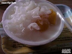 木瓜雪耳炖鲜奶-百花传统甜品店(原址店)