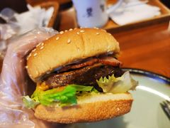奶酪蘑菇牛肉汉堡-雕刻时光·无国界料理西餐厅(五山店)
