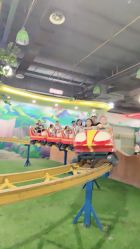 -维佳童话镇演出现场(徐东店)