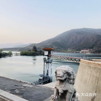 想出门遛遛，结果fy开小摩托带我来了水库