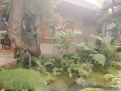 -Chom Cafe and Restaurant