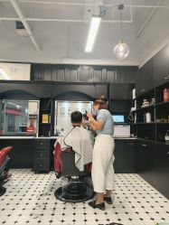 -老男孩男士理容馆·理发·烫染·修面