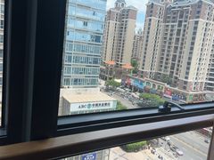 -深圳宝安体育馆希尔顿欢朋酒店