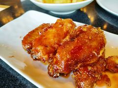 甜辣鸡翅佐以辣蒜汁-WOLFGANG PUCK KITCHEN & BAR(迪士尼小镇店)