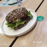 饮料很好喝，里面的爆珠好评，汉堡就很一般了