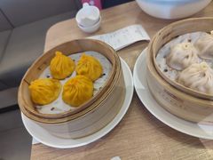 咸蛋黄小笼包-翡翠拉面小笼包Crystal Jade(上海浦东国际机场T1店)