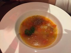 蔬菜牛肉汤-卡本妮法餐厅·北京和平宾馆