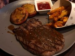 扒澳洲5+谷饲牛眼排配黑椒汁-北京华彬费尔蒙酒店·刃餐厅