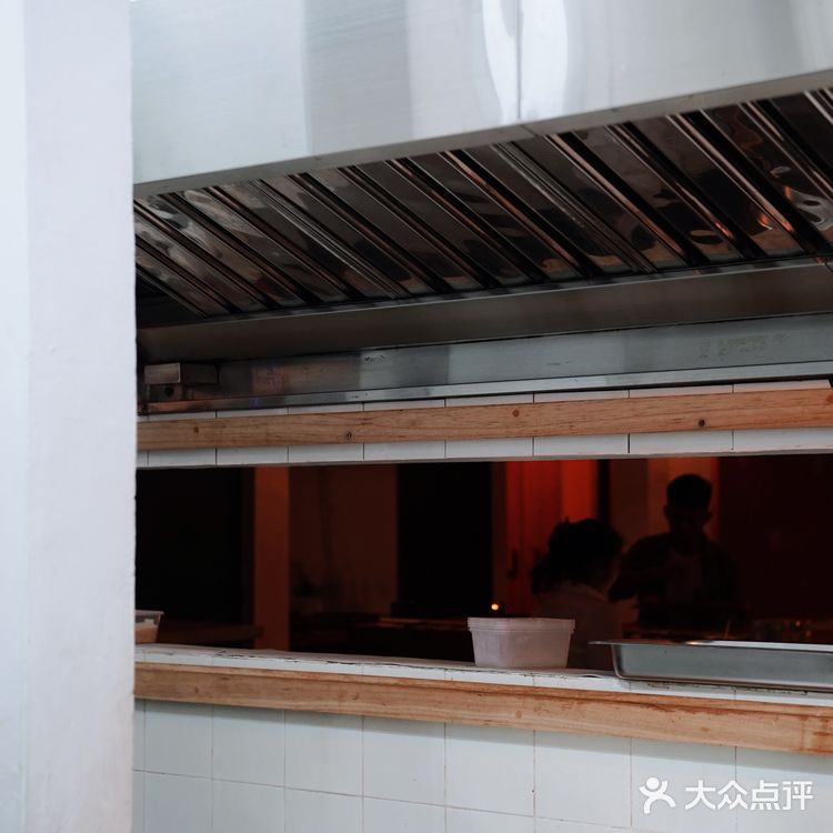 搭配煎蛋造型的迷迭香和芒果酱 萌!