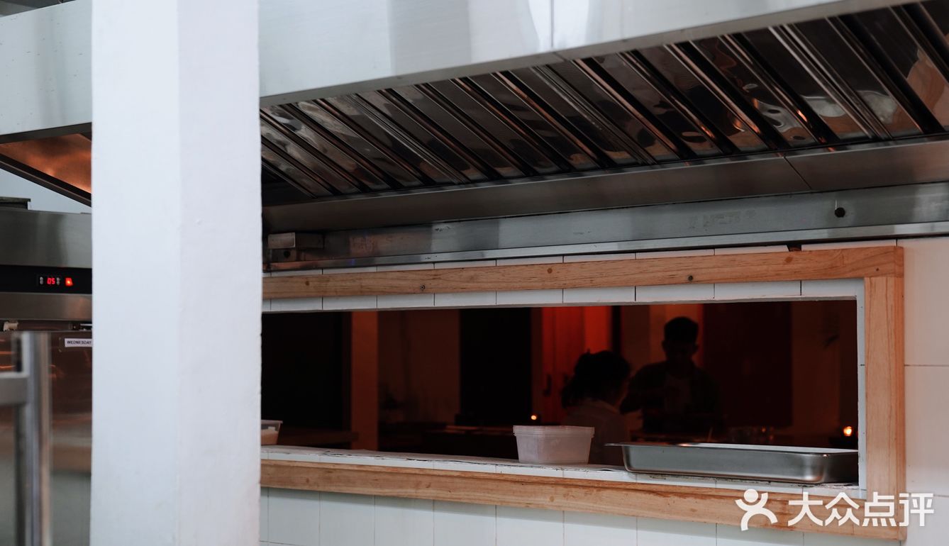 搭配煎蛋造型的迷迭香和芒果酱 萌！