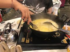 -鲜入围煮花胶鸡海鲜火锅