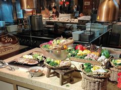 -大中华希尔顿酒店-念自助餐·嗨啤·小龙虾