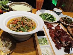 -老滇山寨•云南特色菜•地方菜•民族风情歌舞表演(金碧店)