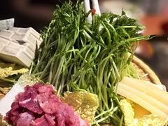 黑猪灼泉水时蔬-吃饭皇帝大土家民族菜(荟聚店)