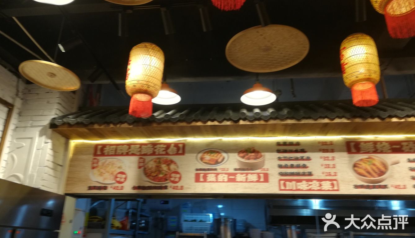 汤头浓郁，鲜香奶，白色的汤汁一看就很滋补