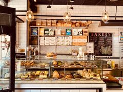 面包甜点陈列柜-Juicy Bakery(大学路店)