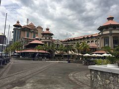 -西沃古尔·拉姆古兰爵士国际机场