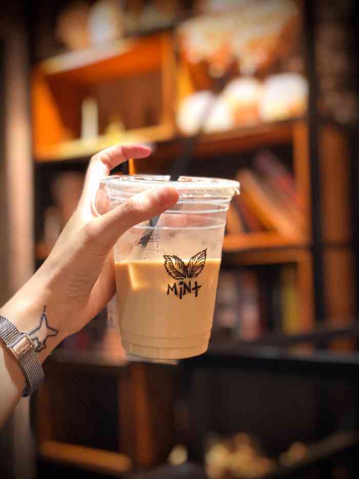 mint coffee(桂花城店)-"午后下着雨搜到附近的这家咖啡店,就在ba.