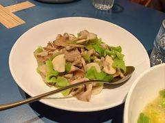 黑猪肉炒香菌-一坐一忘云南菜(嘉里中心店)