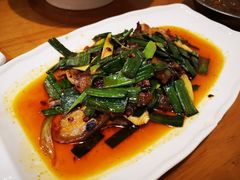 蒜苗回锅肉-易老妈蹄花.特色川菜(人民公园总店)