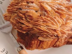 巴旦木可颂-MEEBO KAFEE米咖焙坊(虹桥路店)